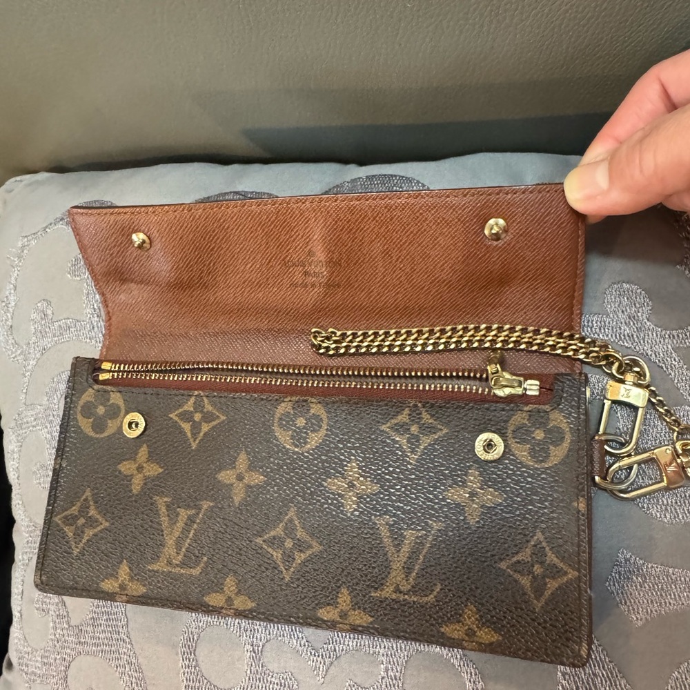 Luxury Brown Monogram Wallet with Chain - Picture 5 of 8